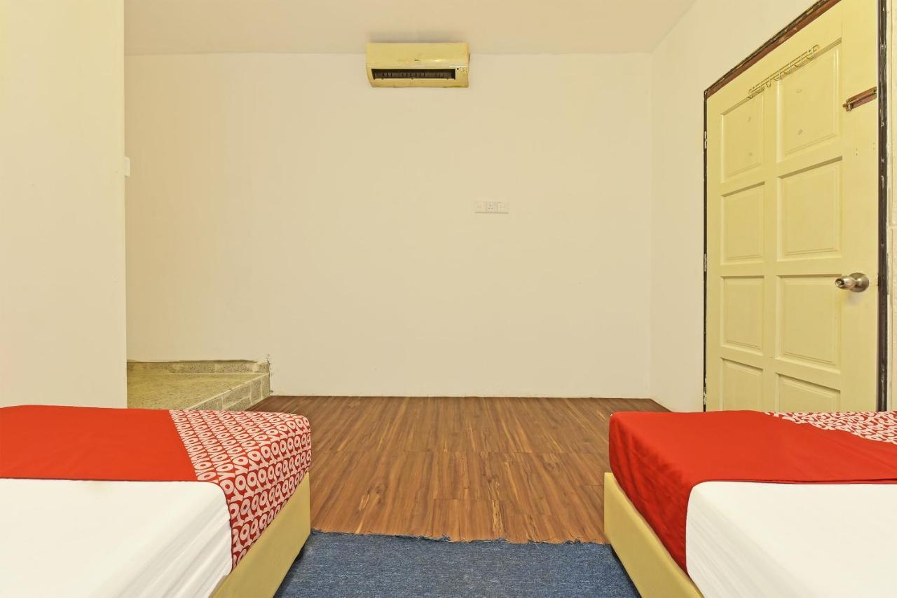 F Hotel Sungai Dua Bukit Exterior foto