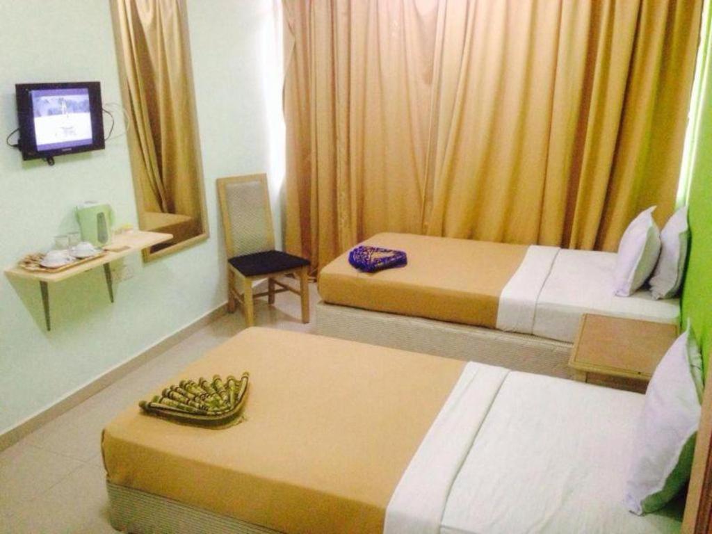 F Hotel Sungai Dua Bukit Exterior foto